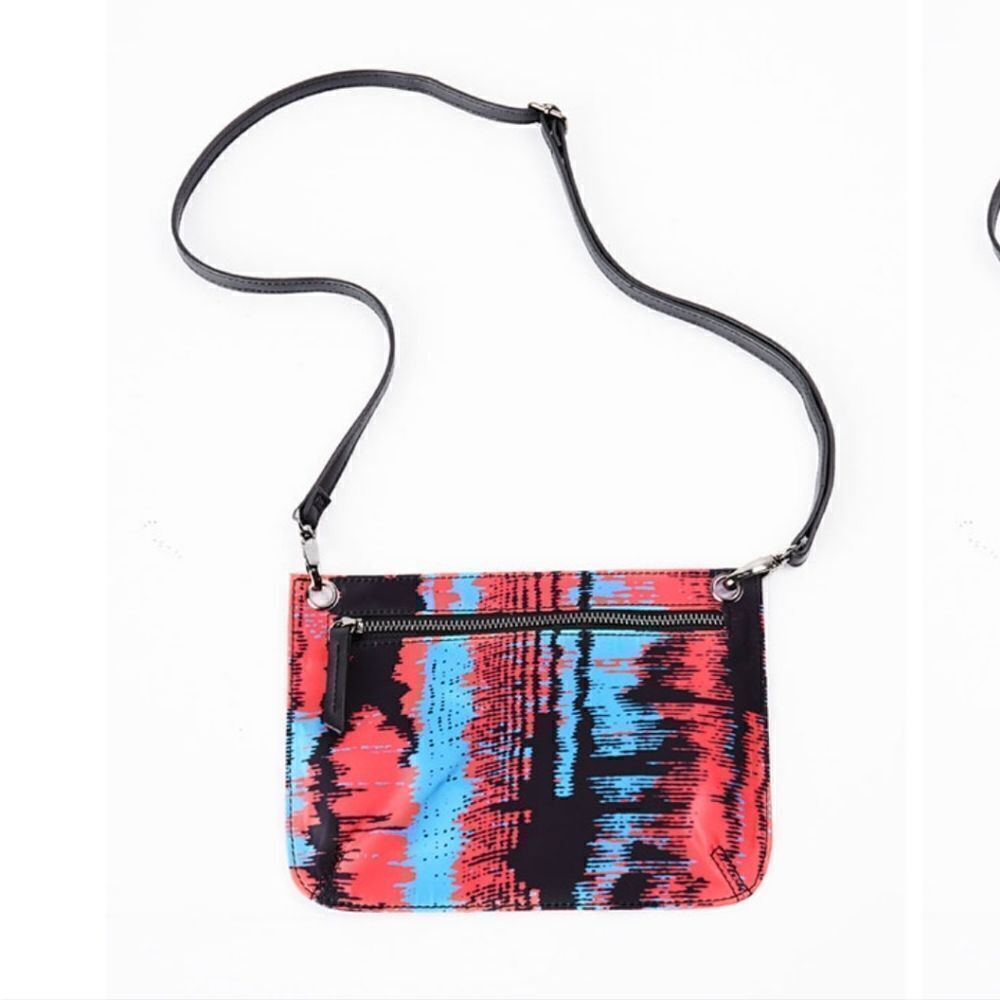 Fabletics The Chella Pack 3 in Heat Wave Print Crossbody Purse